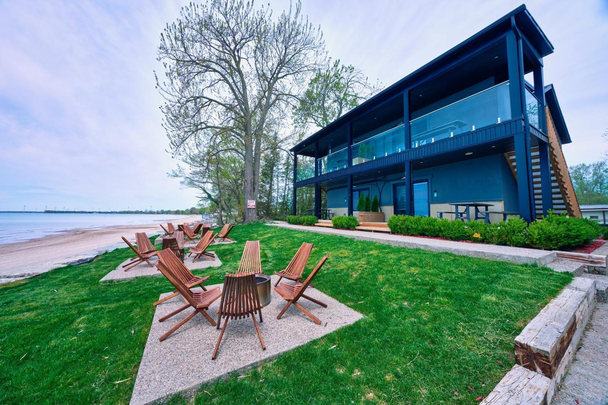 The Long Beach Resort - Beachfront Cottages & Townhouse Suites Wainfleet ภายนอก รูปภาพ