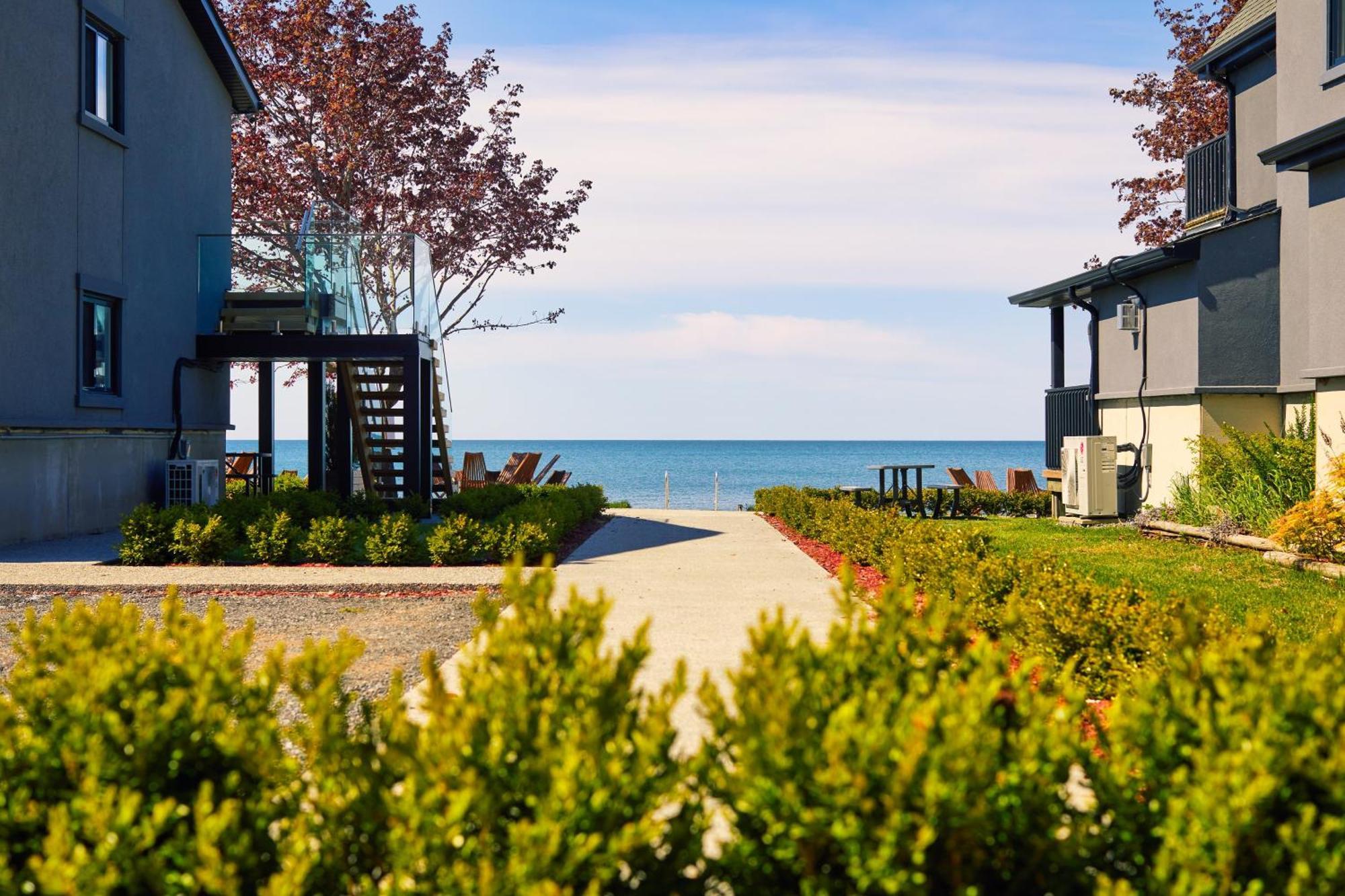 The Long Beach Resort - Beachfront Cottages & Townhouse Suites Wainfleet ภายนอก รูปภาพ