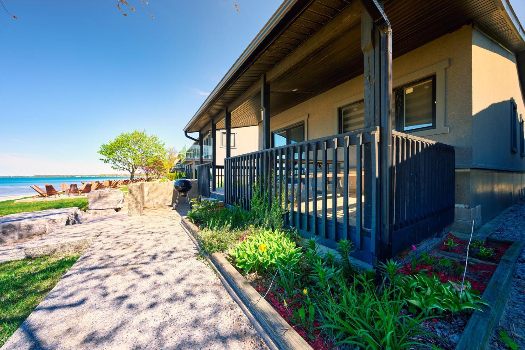 The Long Beach Resort - Beachfront Cottages & Townhouse Suites Wainfleet ภายนอก รูปภาพ