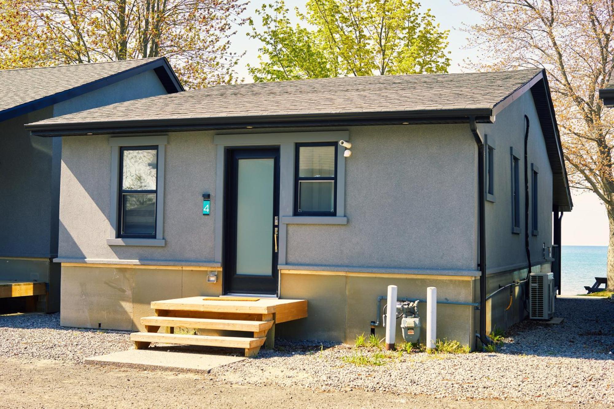 The Long Beach Resort - Beachfront Cottages & Townhouse Suites Wainfleet ภายนอก รูปภาพ
