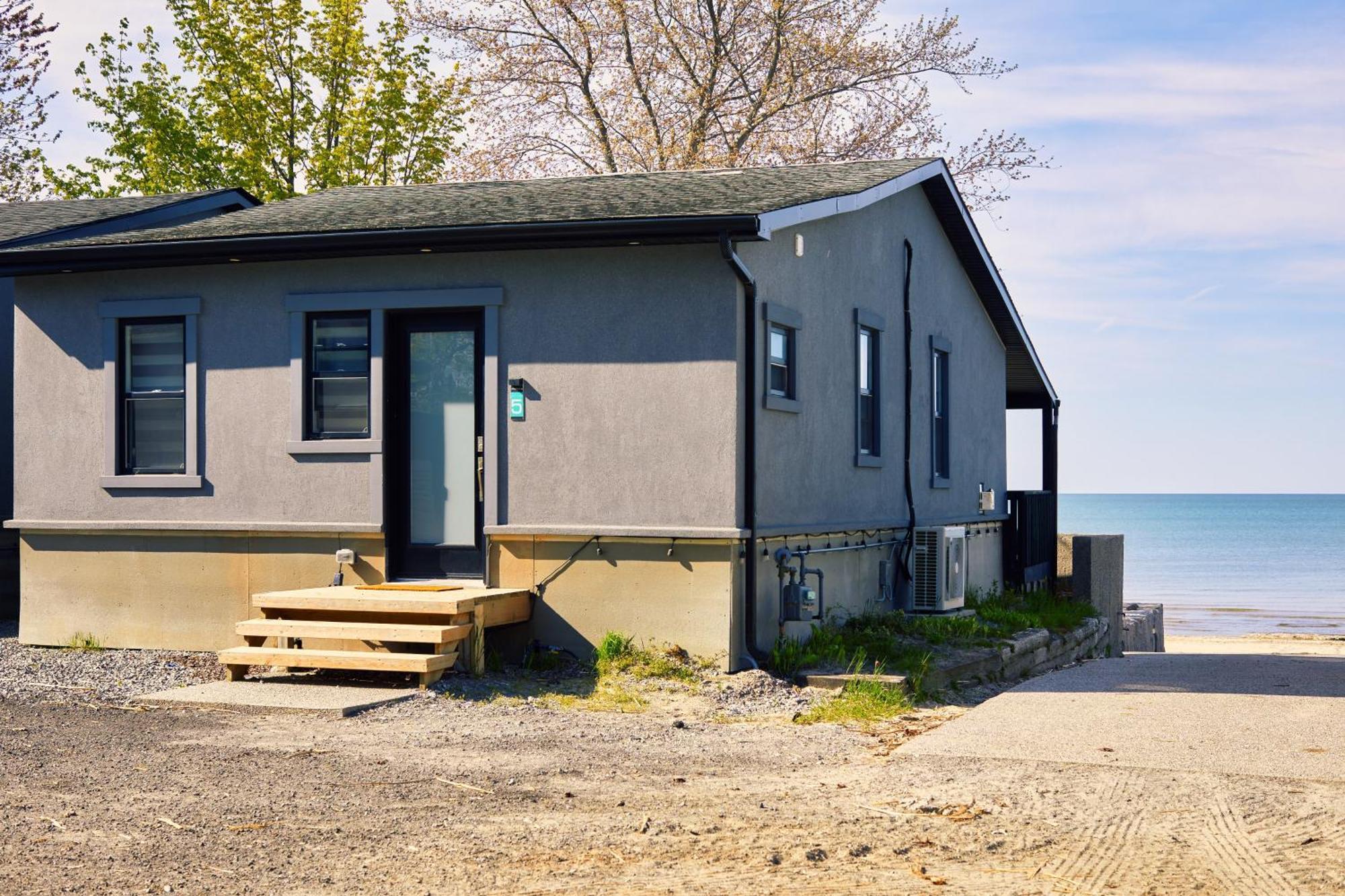 The Long Beach Resort - Beachfront Cottages & Townhouse Suites Wainfleet ภายนอก รูปภาพ